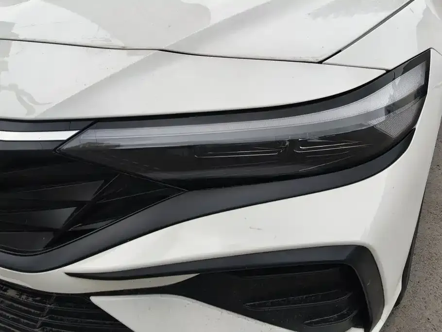 Hyundai Elantra — фото 2