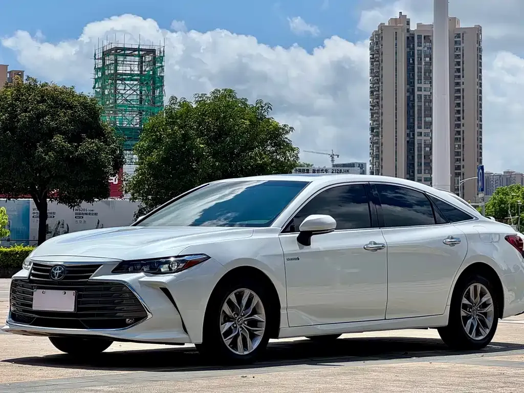 Toyota Avalon — фото 1