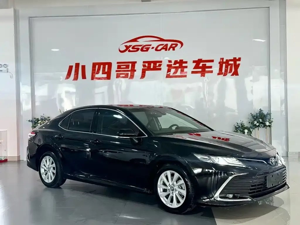 Toyota Camry — фото 2
