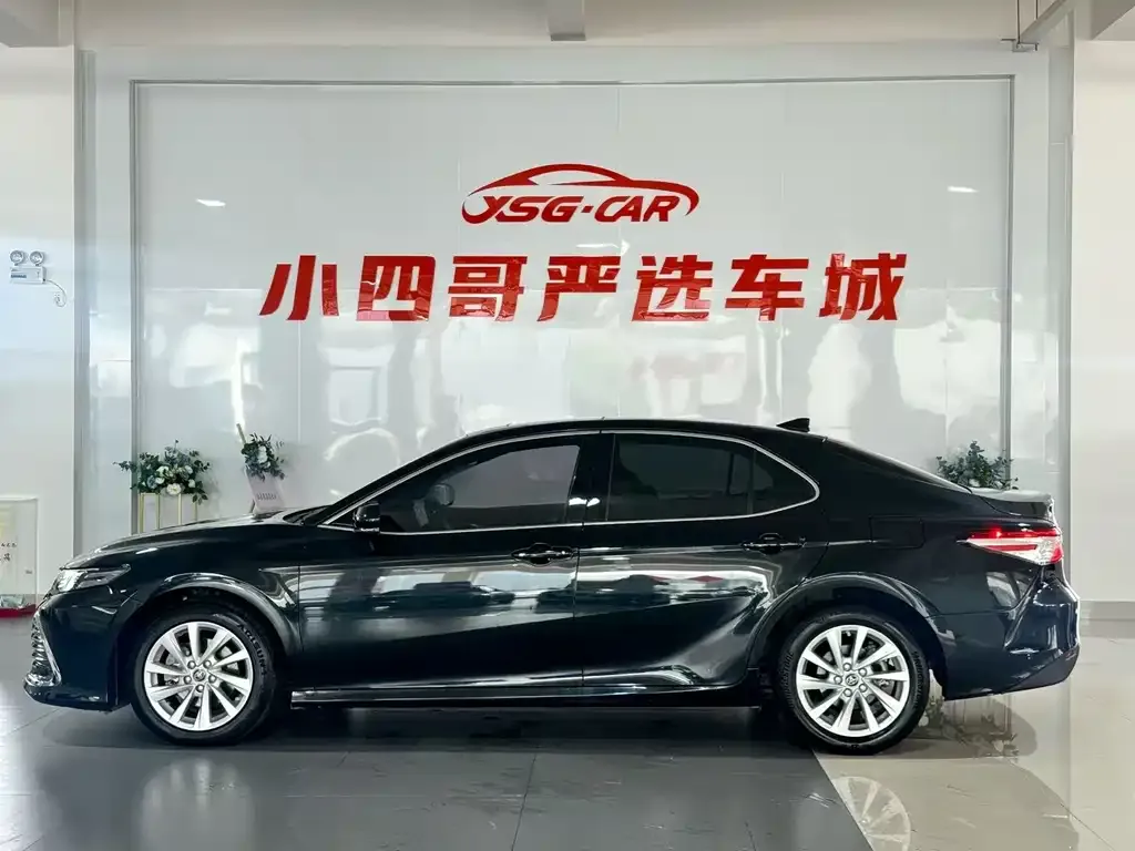 Toyota Camry — фото 5