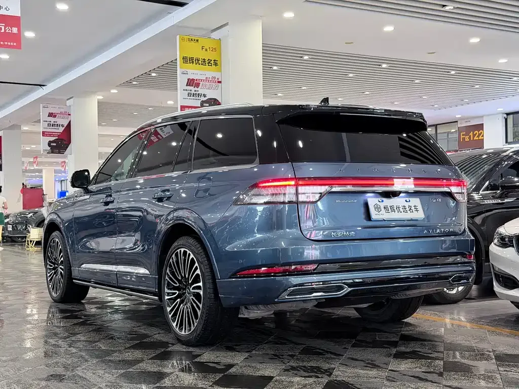 Lincoln Aviator — фото 8