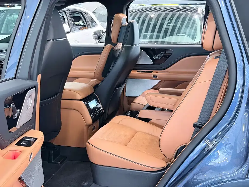 Lincoln Aviator — фото 9