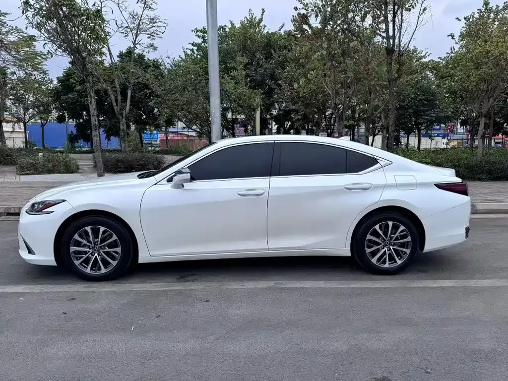 Lexus ES — фото 9