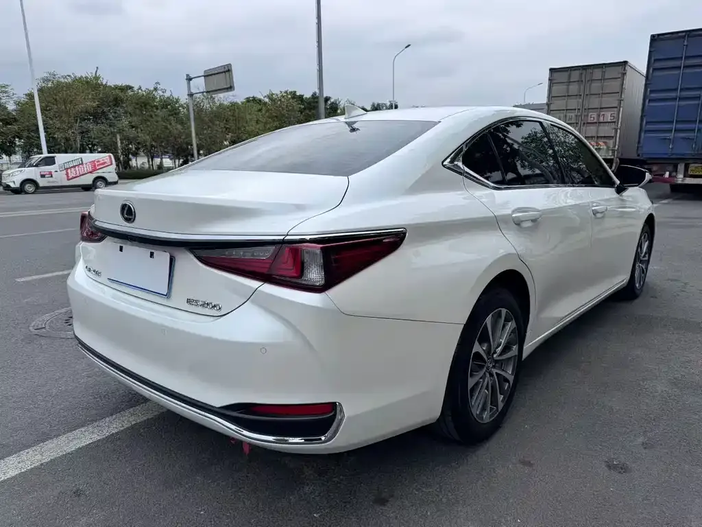 Lexus ES — фото 6