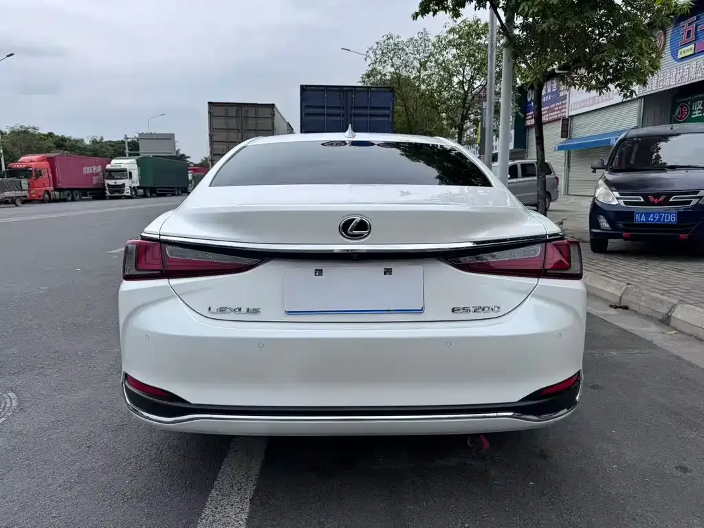Lexus ES — фото 4