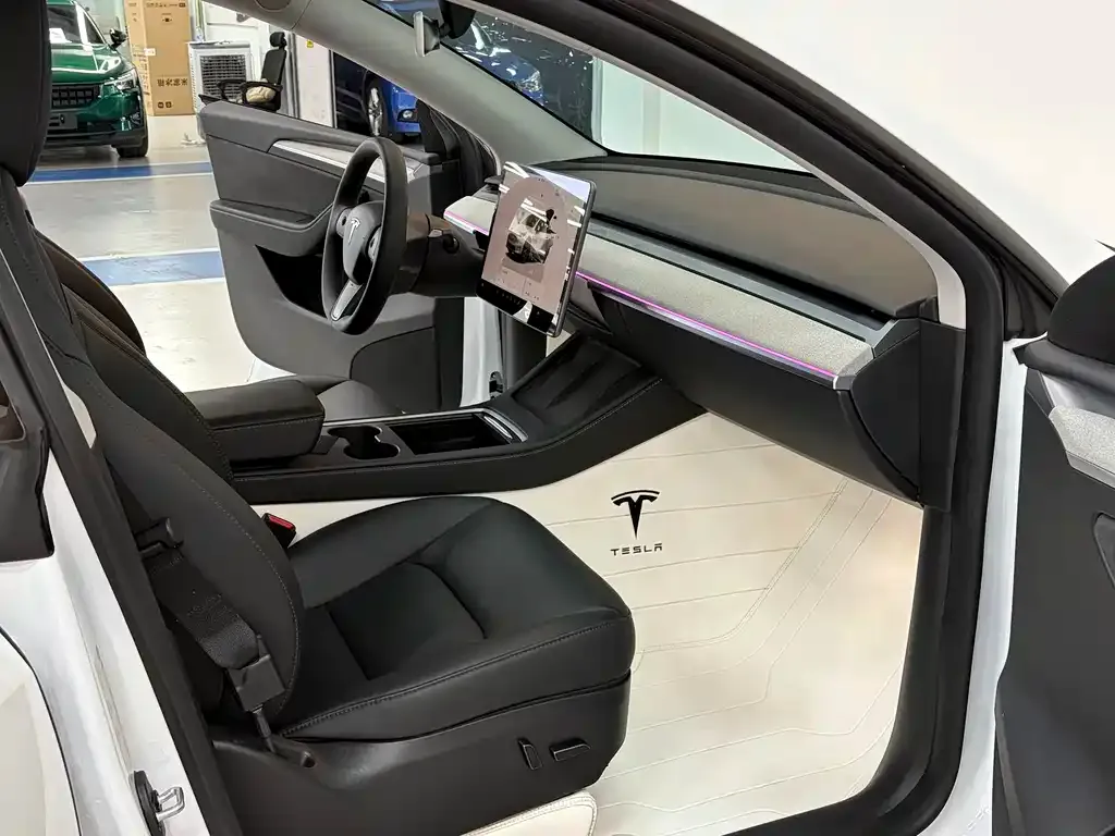 Tesla Model Y — фото 7