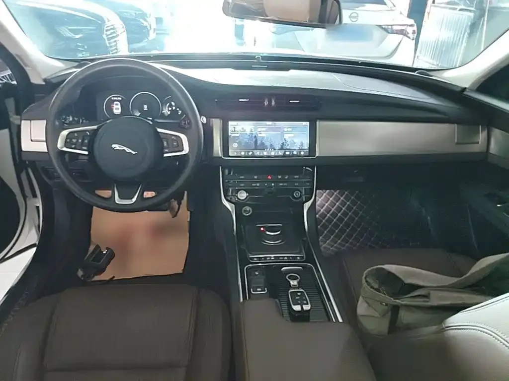 Jaguar XFL — фото 10