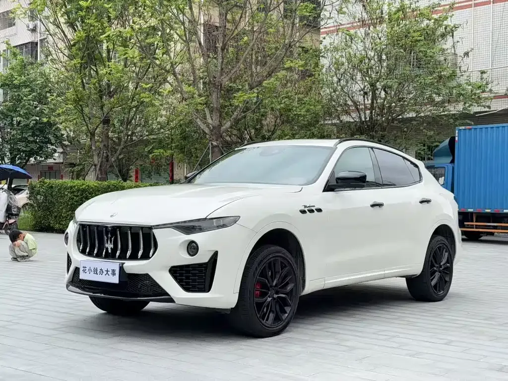 Maserati Levante — фото 1