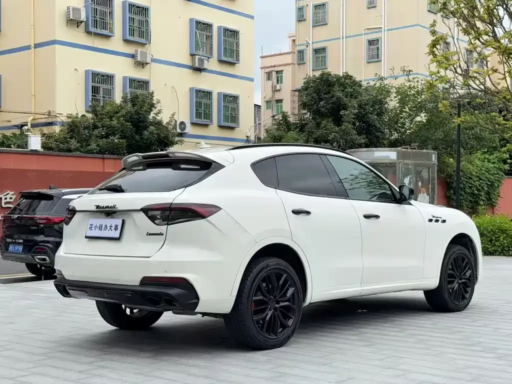 Maserati Levante — фото 3