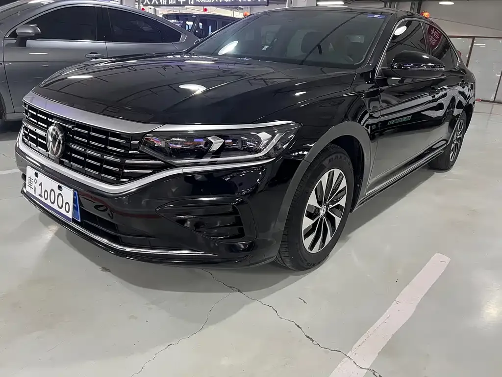 Volkswagen Passat — фото 1