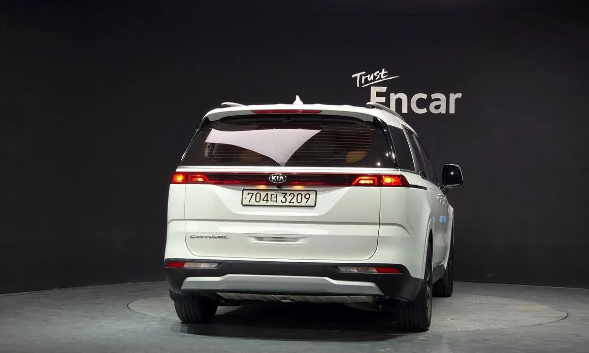 Kia Carnival — фото 2