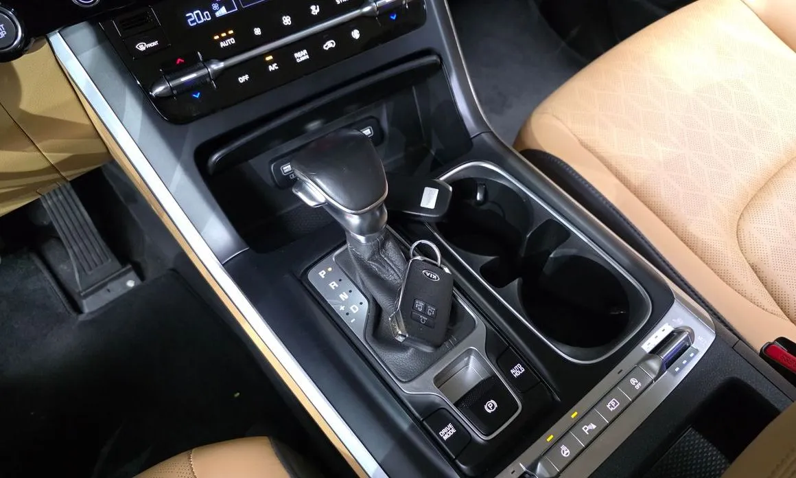 Kia Carnival — фото 10