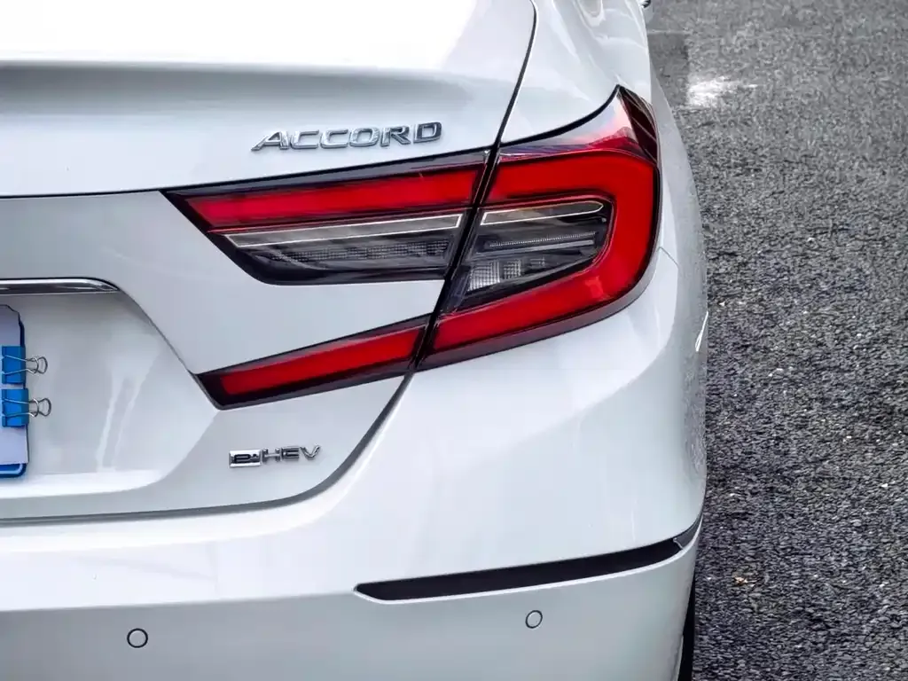 Honda Accord — фото 10