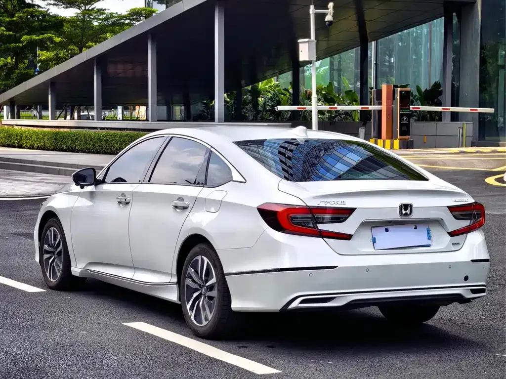 Honda Accord — фото 6