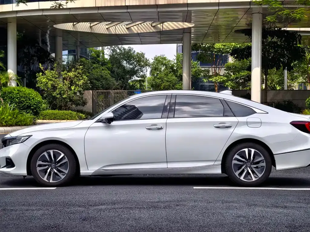 Honda Accord — фото 9