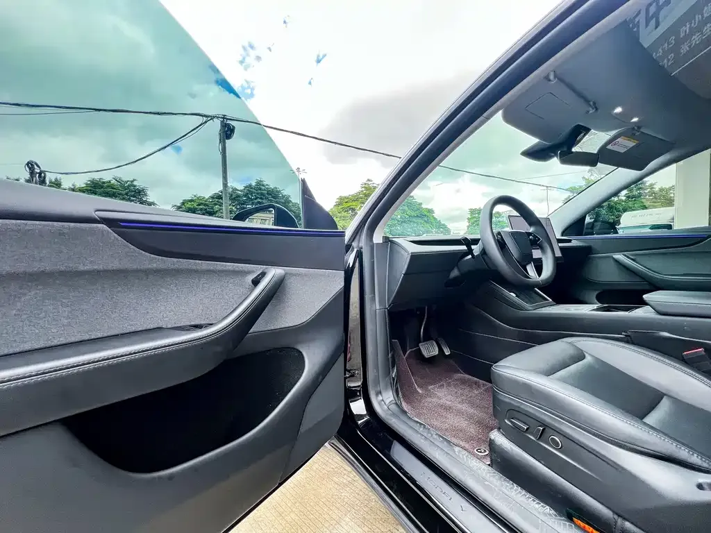 Tesla Model Y — фото 9