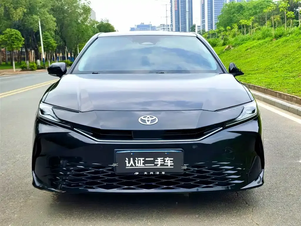 Toyota Camry — фото 5