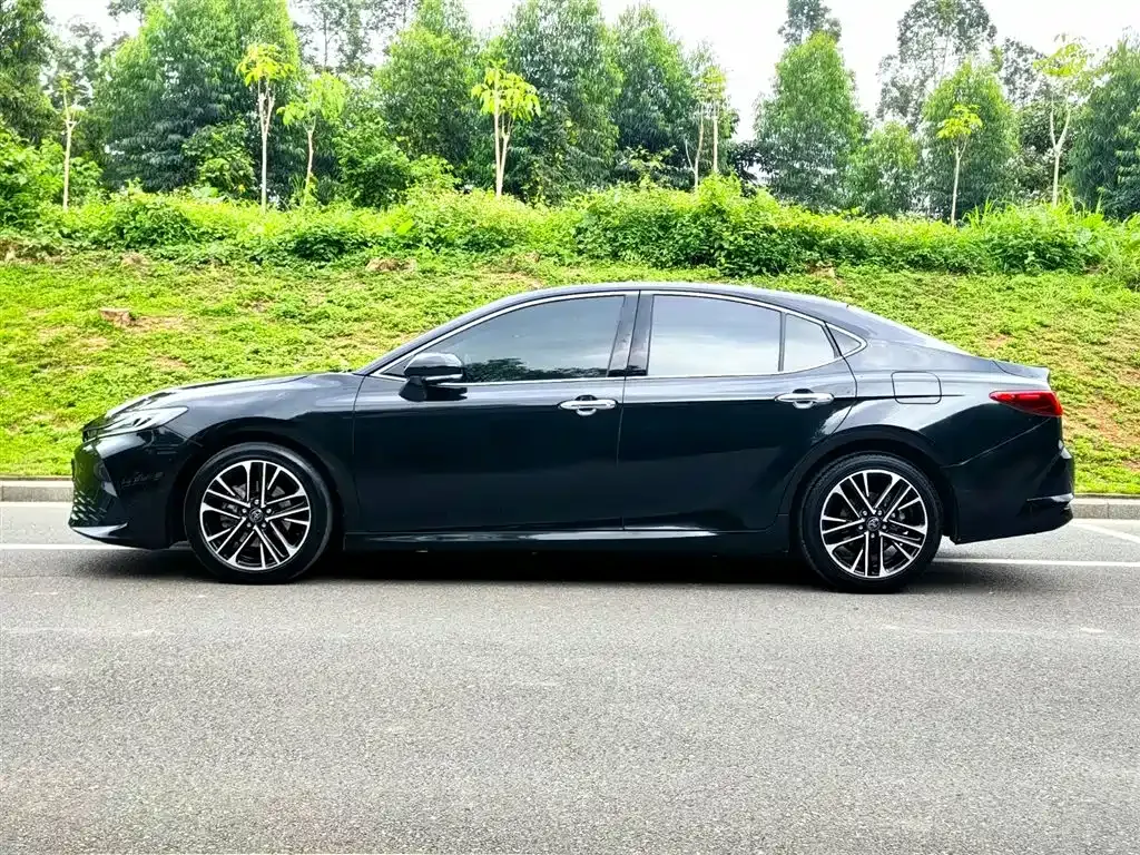 Toyota Camry — фото 10
