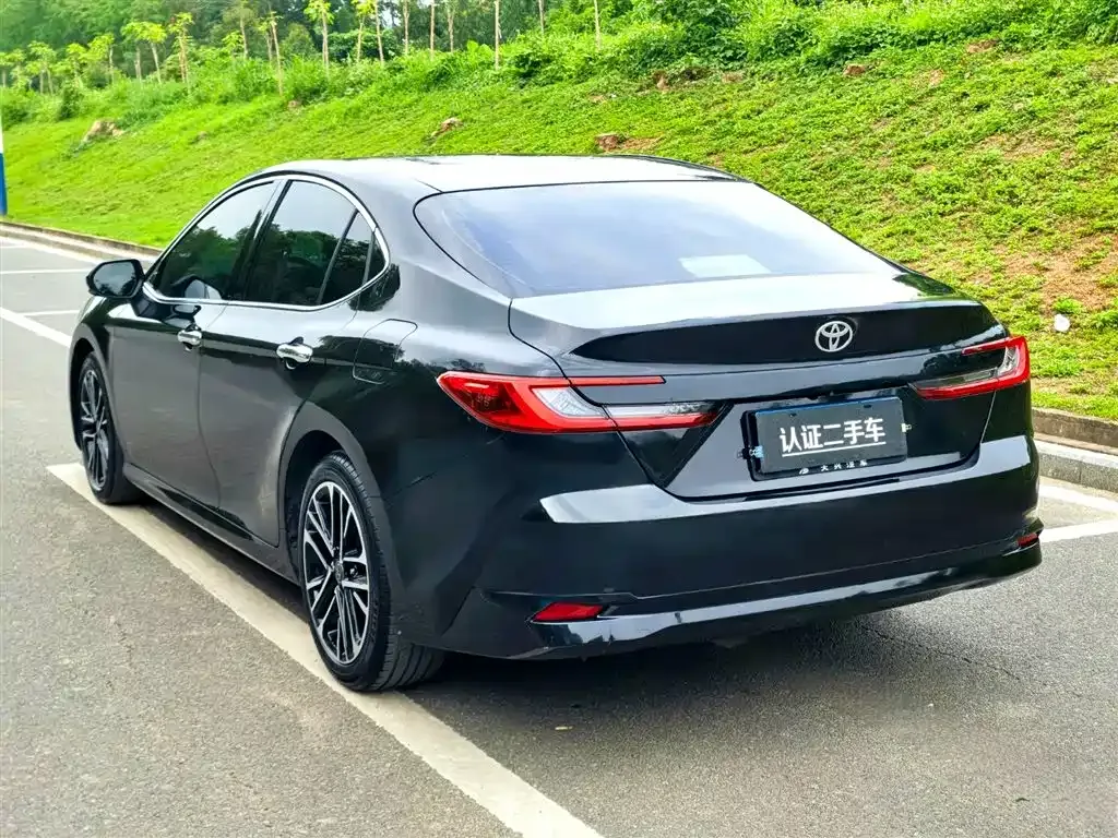 Toyota Camry — фото 9