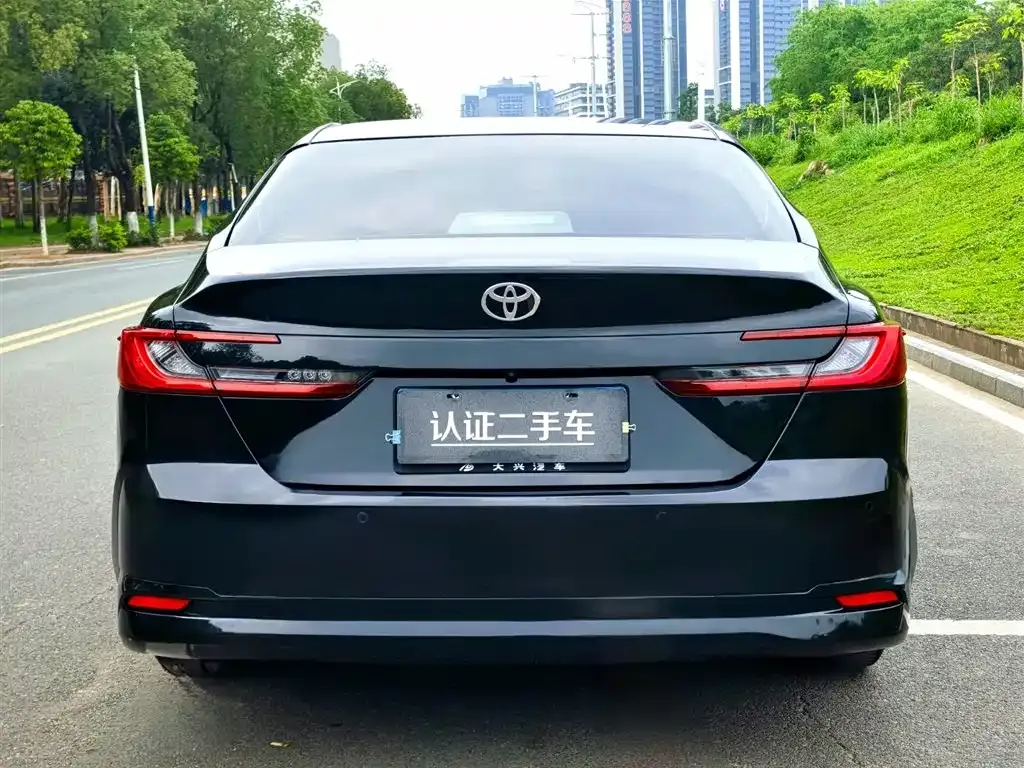 Toyota Camry — фото 2