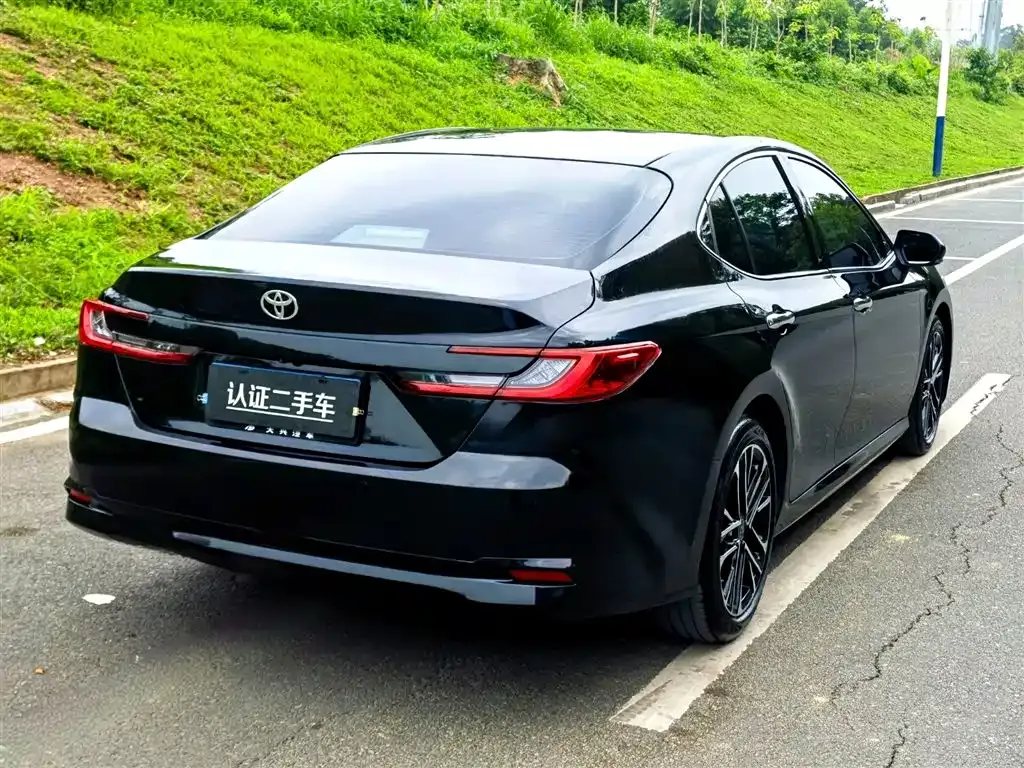 Toyota Camry — фото 8