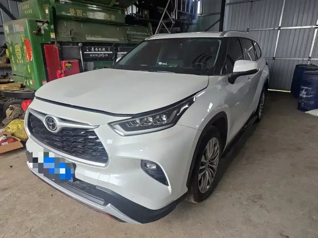 Toyota Highlander — фото 1