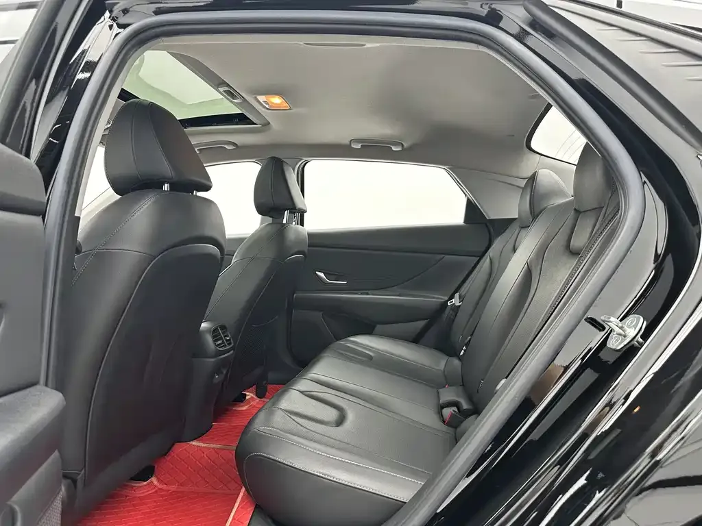 Hyundai Elantra — фото 9