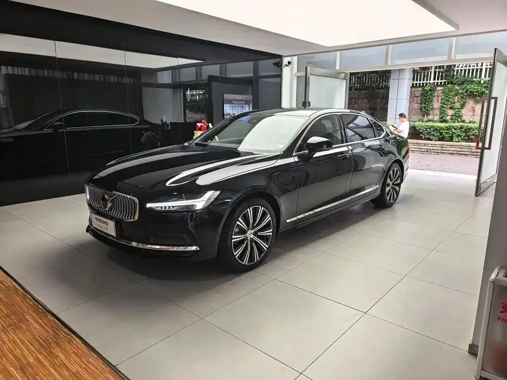 Volvo S90 — фото 1