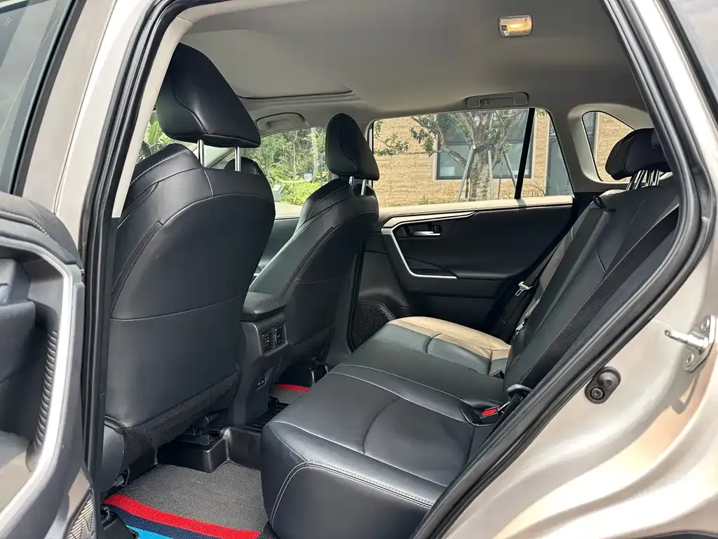 Toyota Wildlander — фото 9
