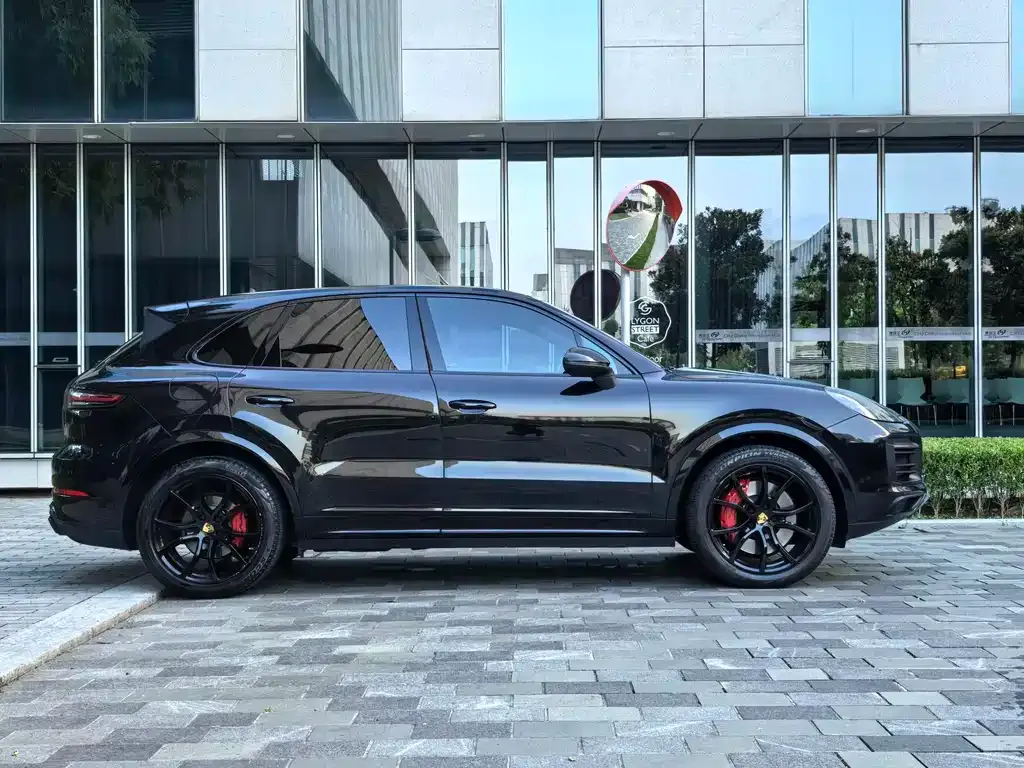 Porsche Cayenne — фото 2