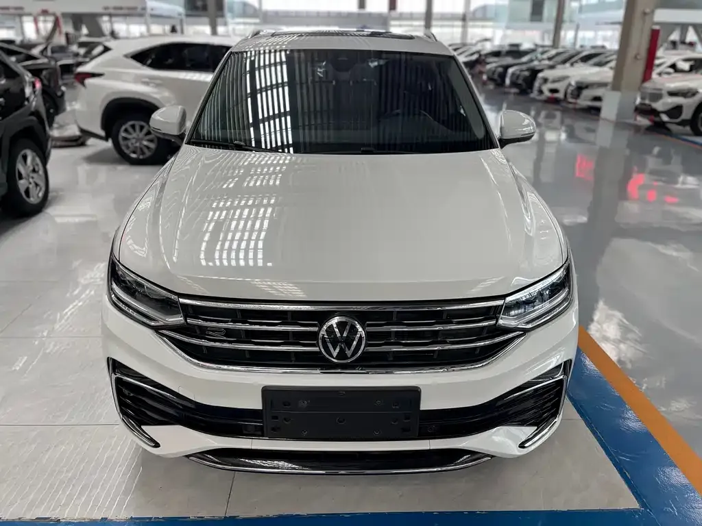 Volkswagen Tiguan L — фото 5