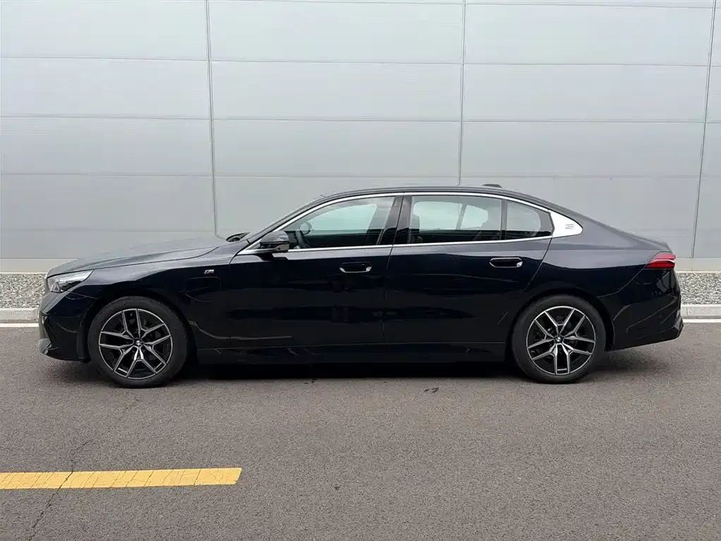 BMW i5 — фото 8