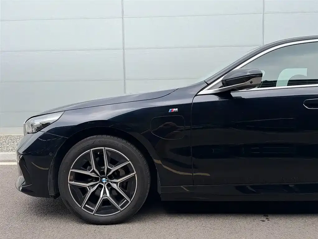BMW i5 — фото 2