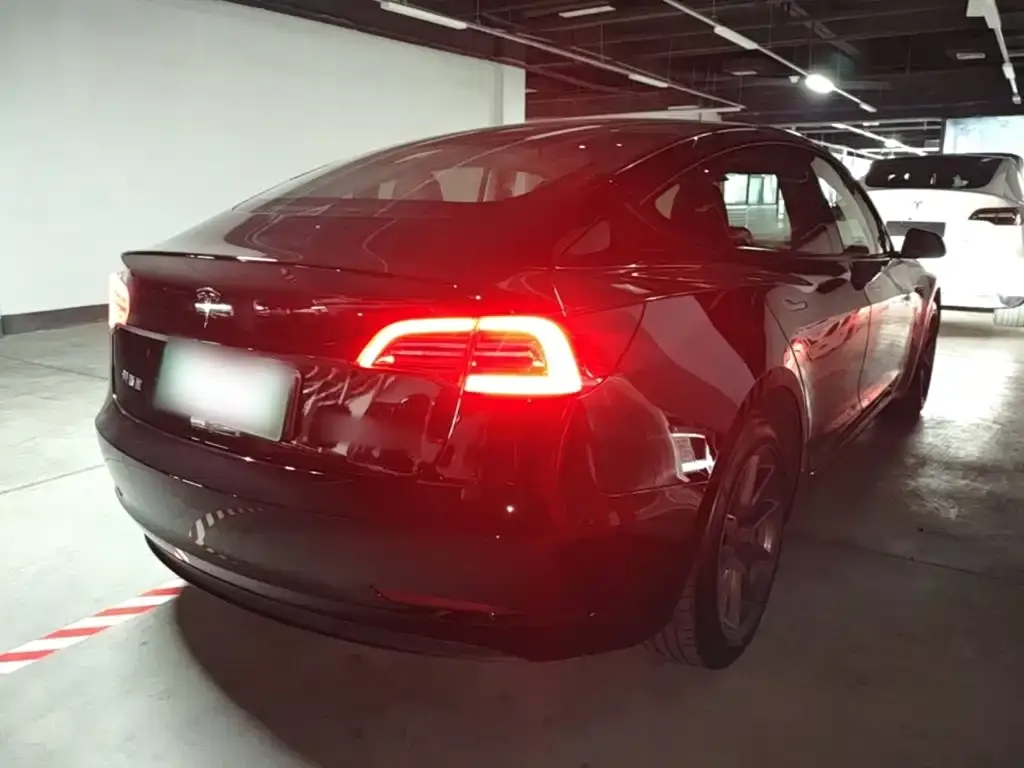 Tesla Model 3 — фото 3