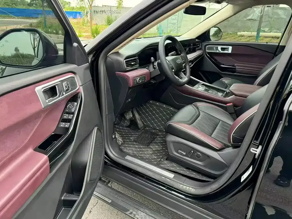 Ford Explorer 2023 из CN, фото 3