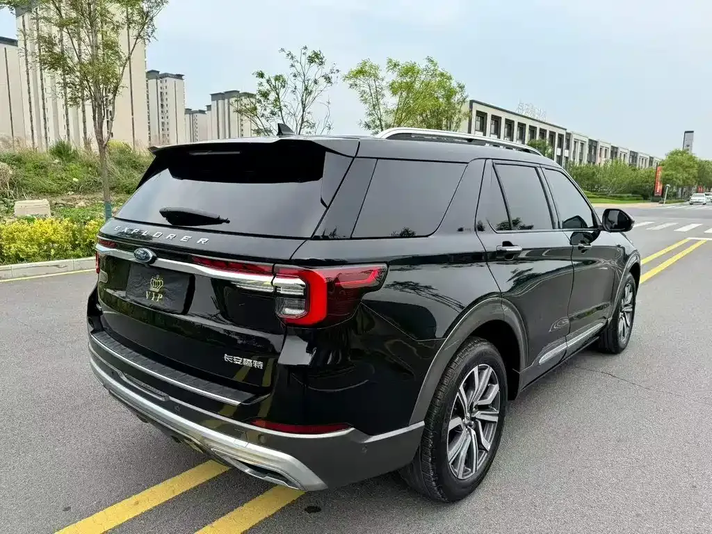 Ford Explorer 2023 из CN, фото 8