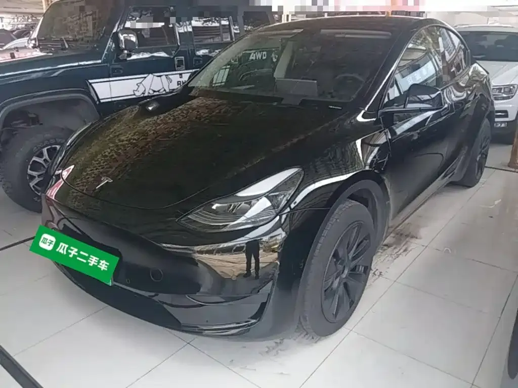 Tesla Model Y — фото 1