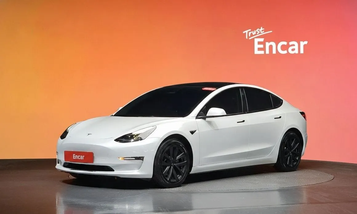 Tesla Model 3 — фото 1