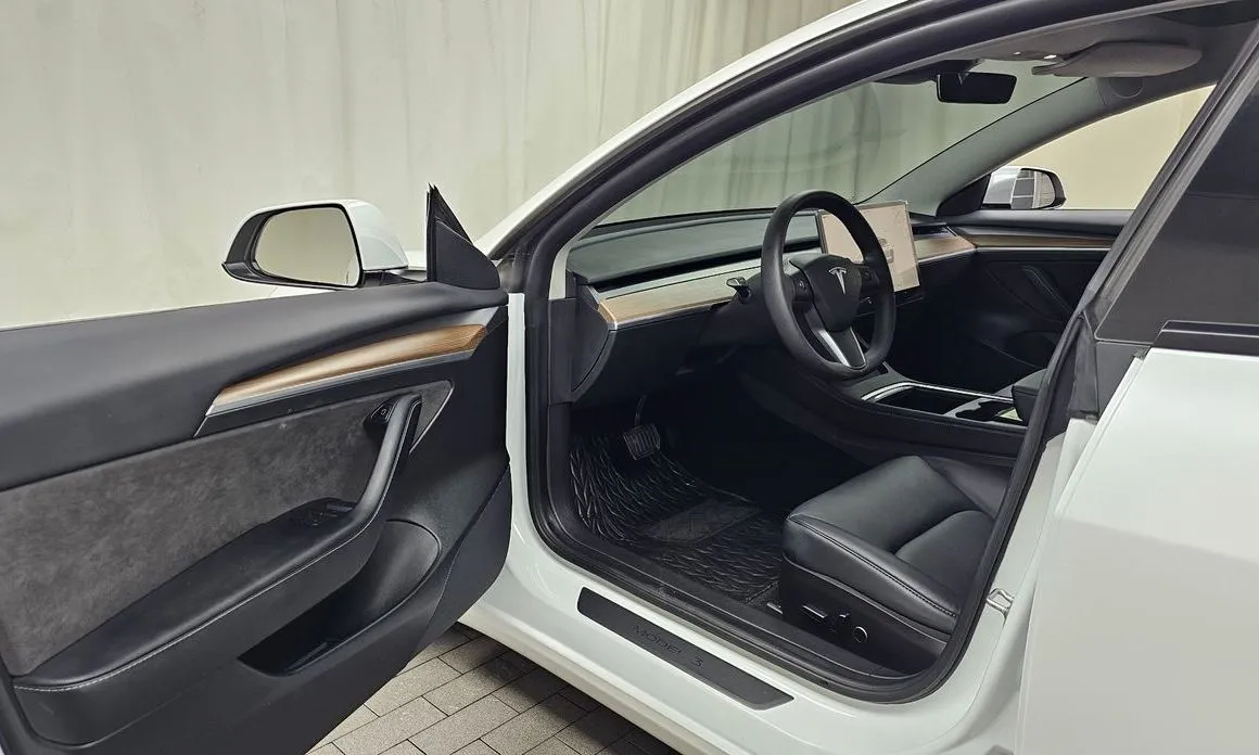 Tesla Model 3 — фото 4