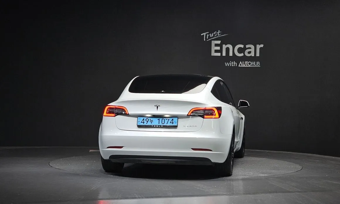 Tesla Model 3 — фото 3