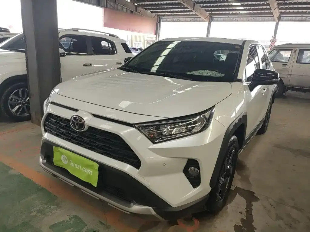 Toyota RAV4 — фото 4