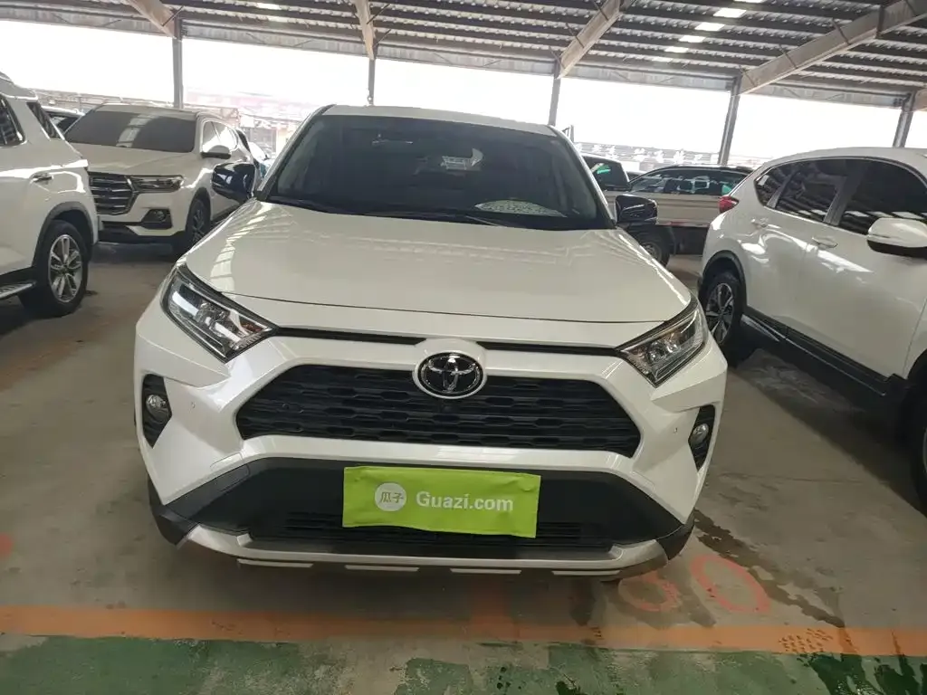 Toyota RAV4 — фото 10
