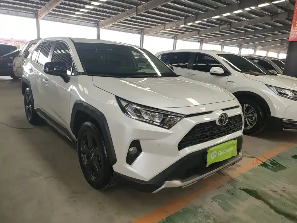 Toyota RAV4 — фото 9