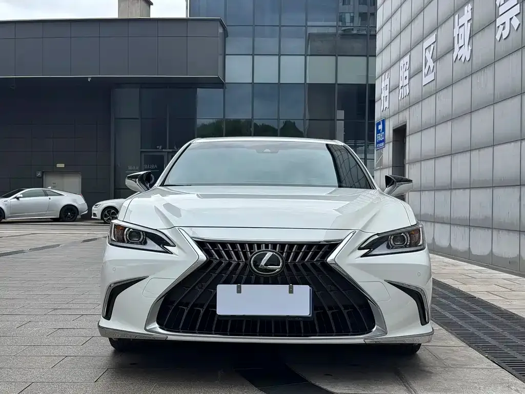 Lexus ES — фото 6