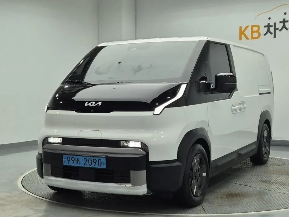 Kia PV5 — фото 1