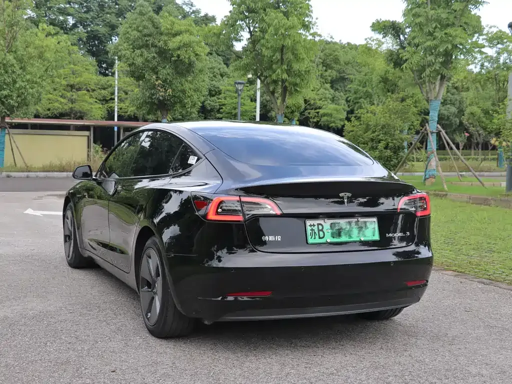 Tesla Model 3 — фото 2
