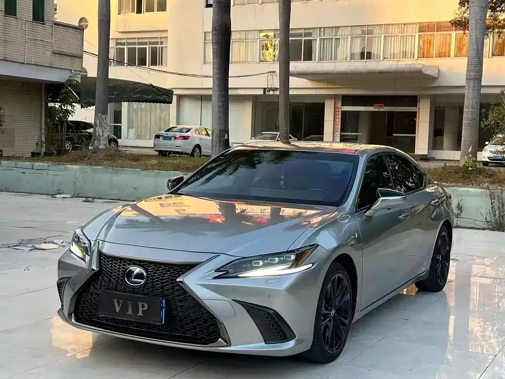 Lexus ES — фото 1