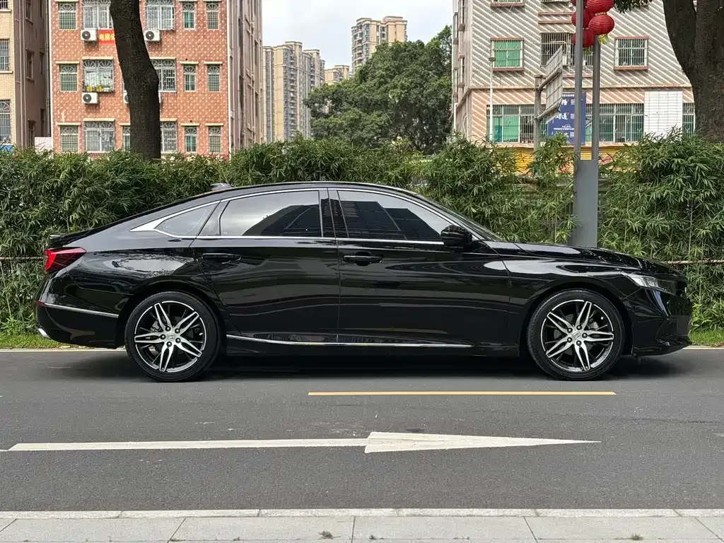 Honda Accord — фото 10