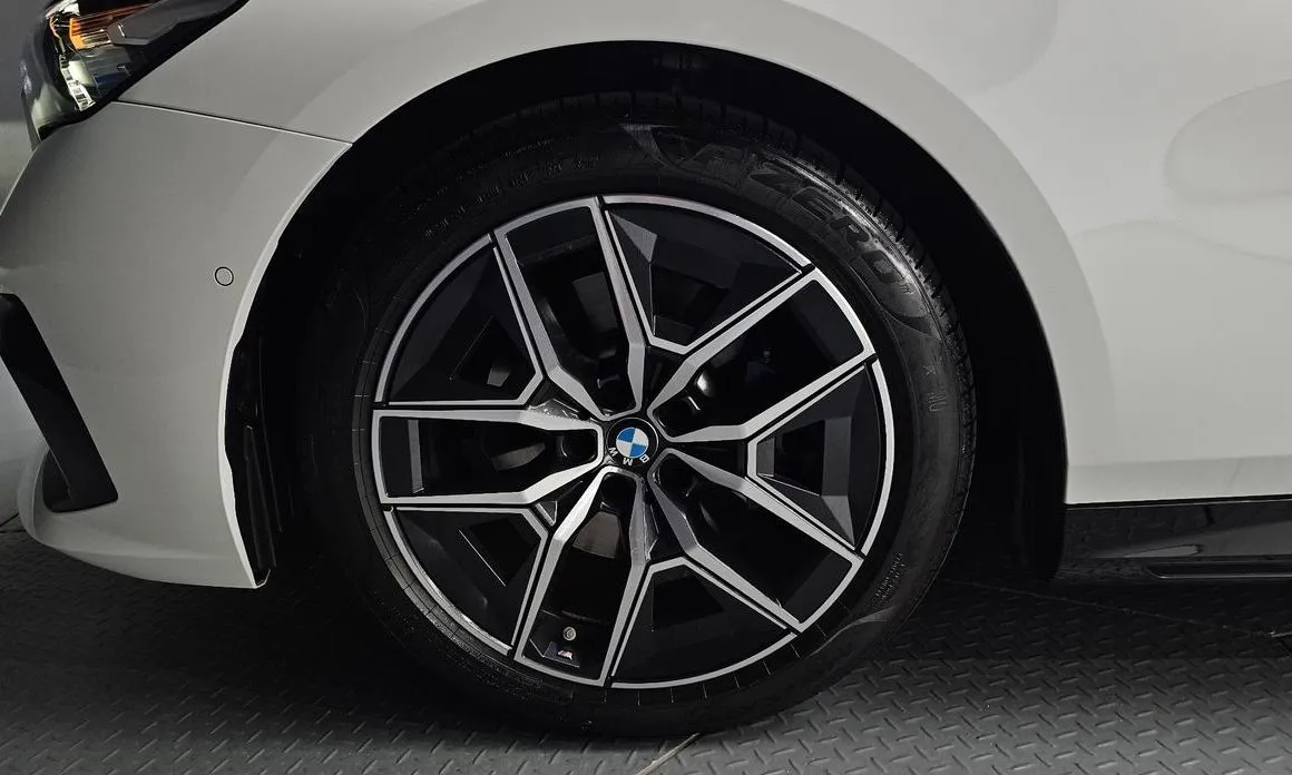 BMW 5-Series 2025 из KR, фото 7