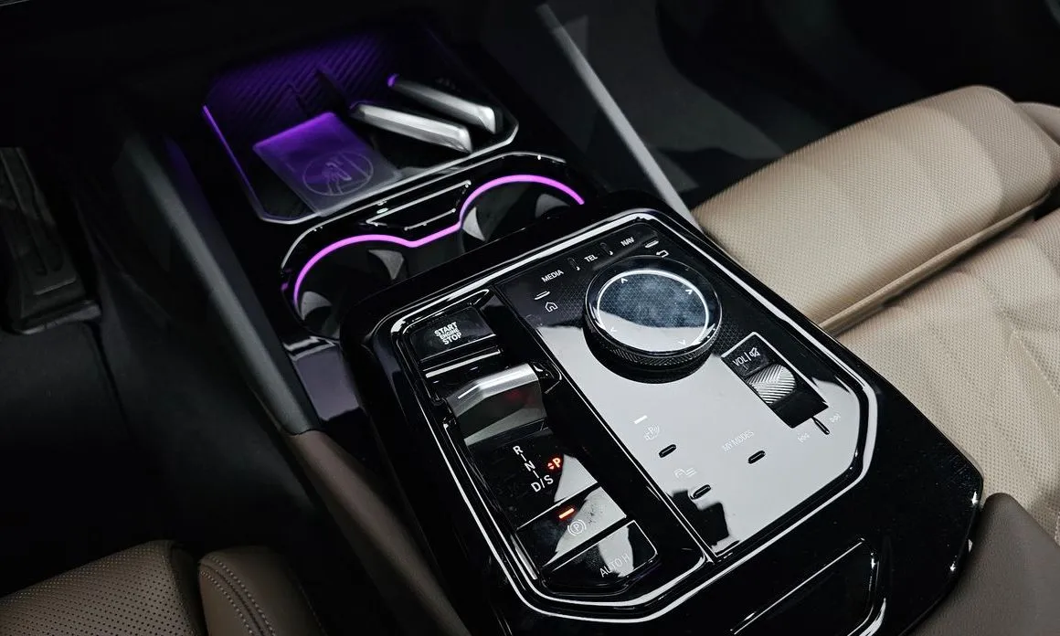 BMW 5-Series 2025 из KR, фото 8